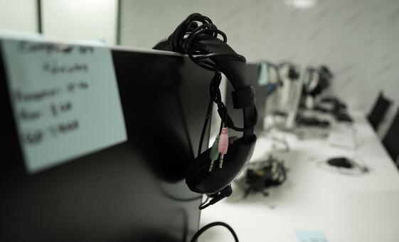 Des réseaux criminels ciblent des victimes à travers le monde depuis des centres d'anarque situés en Asie du Sud-Est, tel que celui-ci aux Philippines.